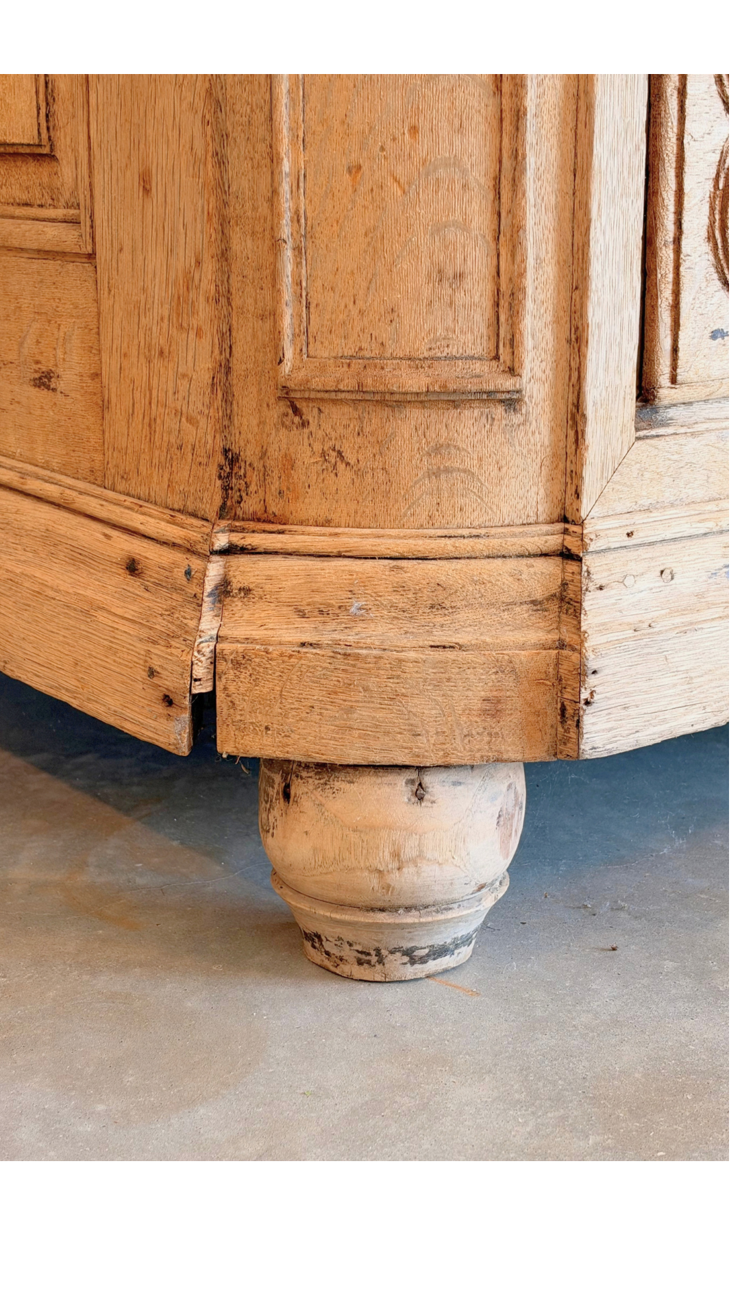 French Oak Buffet à Deux Corps
