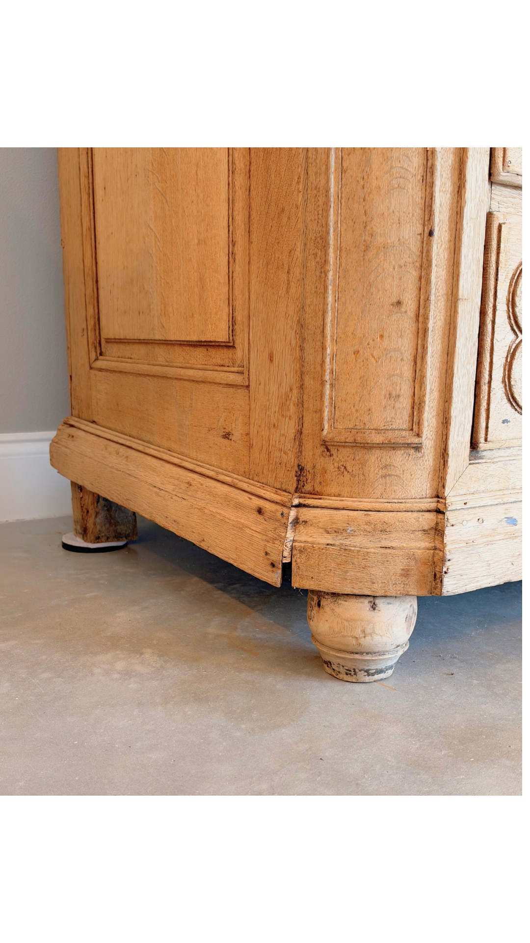 French Oak Buffet à Deux Corps