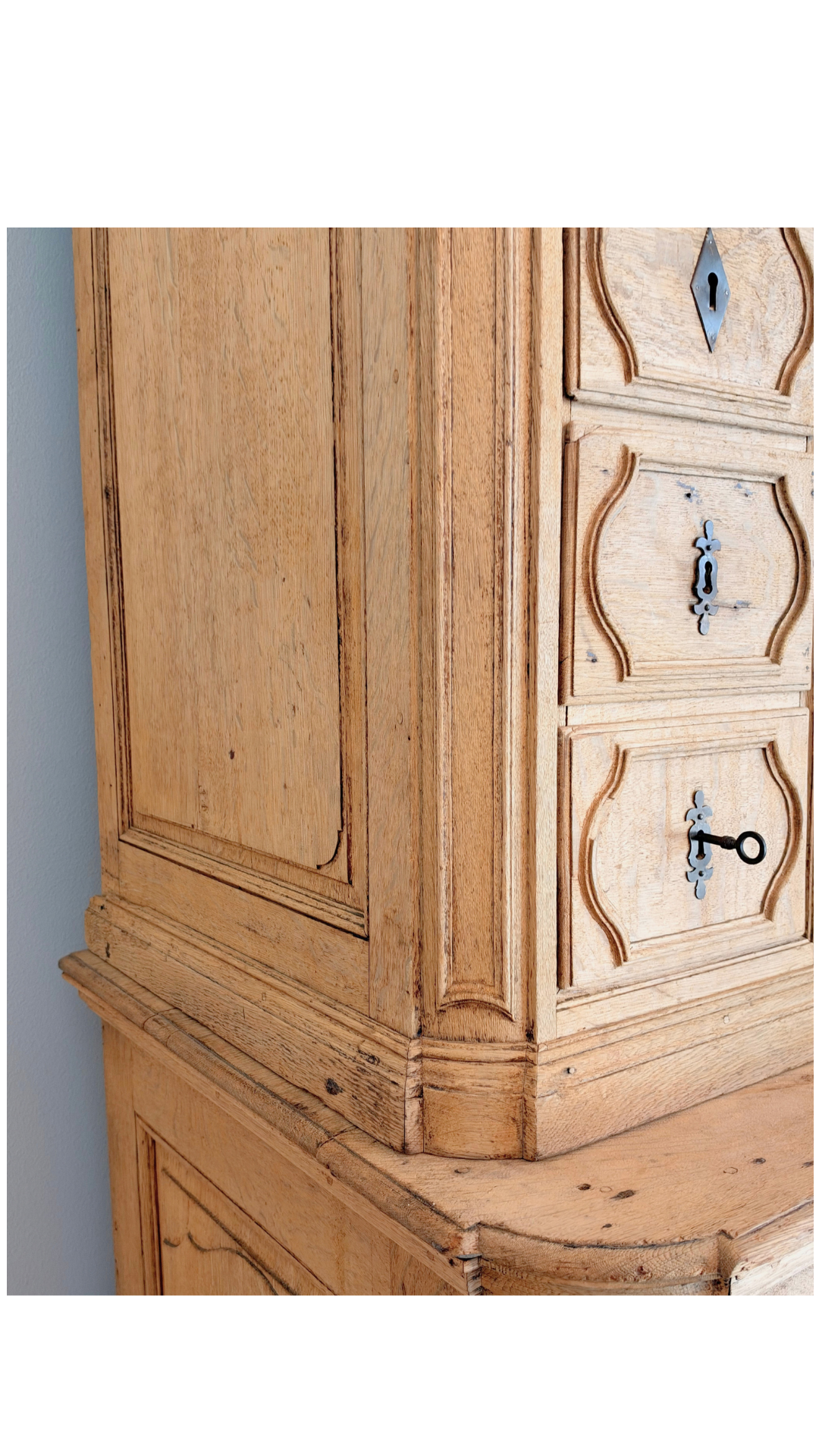 French Oak Buffet à Deux Corps