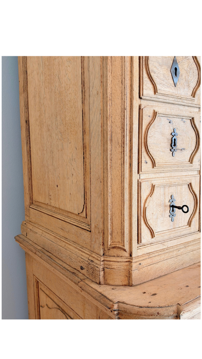 French Oak Buffet à Deux Corps