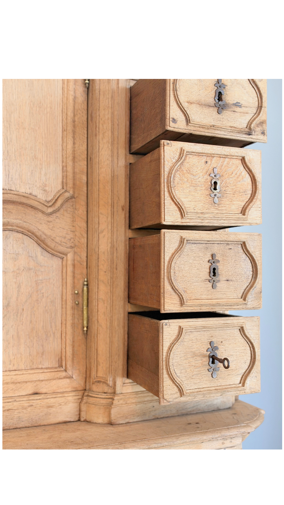 French Oak Buffet à Deux Corps