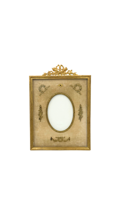 Ribbon & Laurel Frame