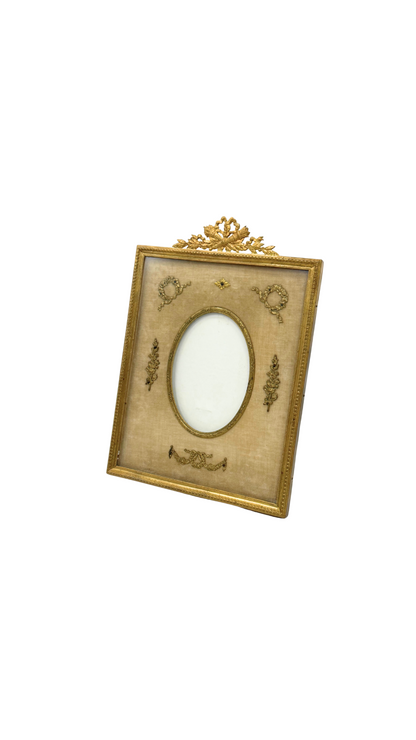 Ribbon & Laurel Frame